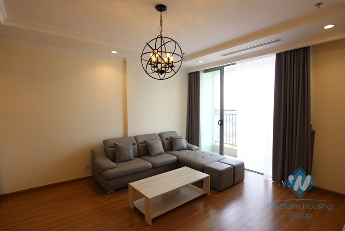 Nice and warm apartment for rent in Vinhomes Nguyen Chi Thanh, Dong Da district, Ha Noi